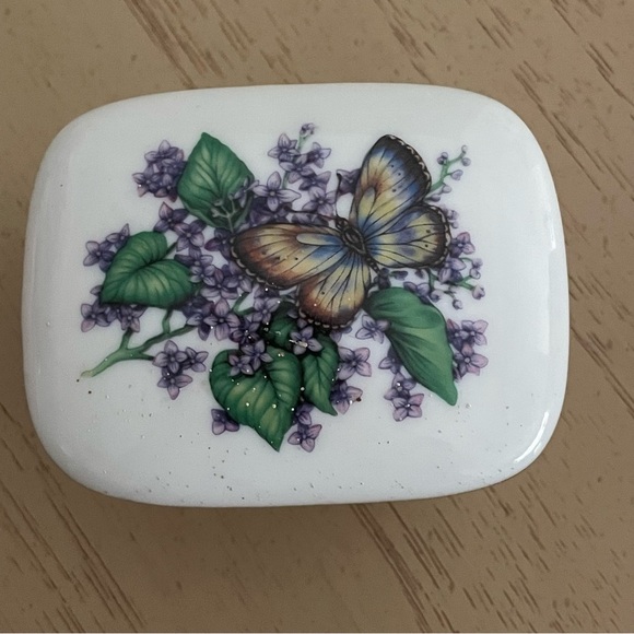 Lot of 4 1985 Heritage House Porcelain Music Box Trinket Crafted in Japan - Picture 11 of 13